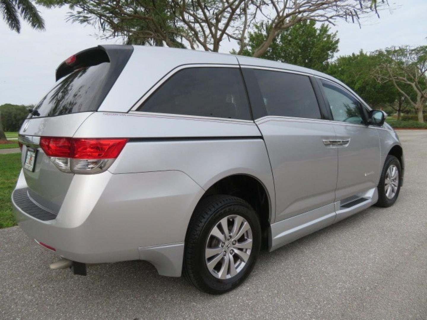 2014 Silver /GRAY Honda Odyssey EX-L (5FNRL5H68EB) with an 3.5L V6 SOHC 24V engine, 6-Speed Automatic transmission, located at 4301 Oak Circle #19, Boca Raton, FL, 33431, (954) 561-2499, 26.388861, -80.084038 - You are looking at Gorgeous Low Mileage 2014 Honda Odyssey EX-L Braunability Freedom Van Handicap Van Wheelchair Van Conversion Van with 25K Original Miles, Power Side Entry Ramp with Kneeling Van Function, Passenger Side Quick Lock System (same as ez lock), Quick Release Front Seats, Tie Down Syste - Photo#17